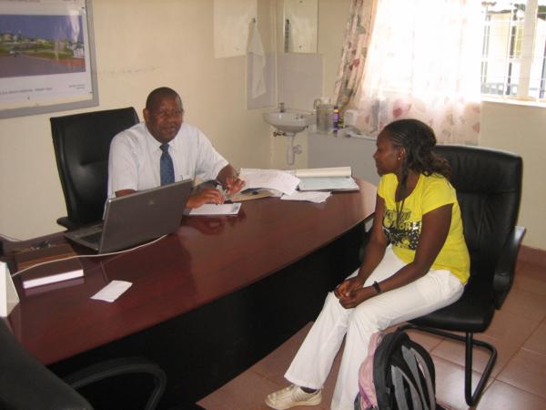Besprechung mit dem Krankenhausleiter Mr. Wambugu (CEO) des Kikuyu Hospital