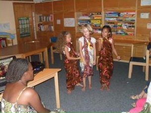 Begegnung mit Kindern im Klassenzimmer